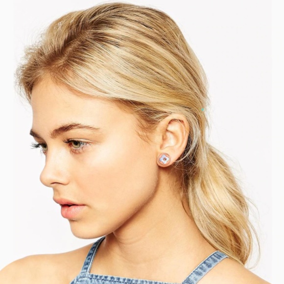 🆑 Clover Stud Earrings - Picture 2 of 4